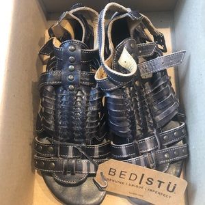 Black leather Bed Stu Claire sandals s8